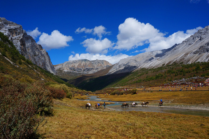 稻城亚丁怎么玩？2018攻略一看就懂