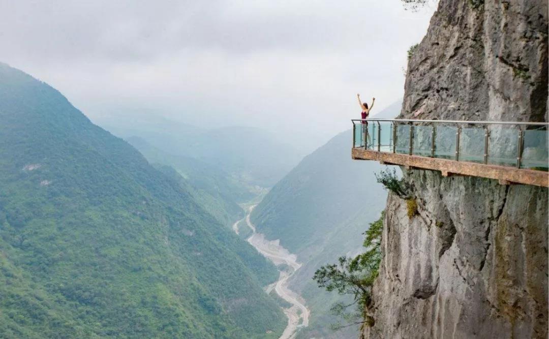 连天栈道。。.jpg 连天栈道。。.jpg